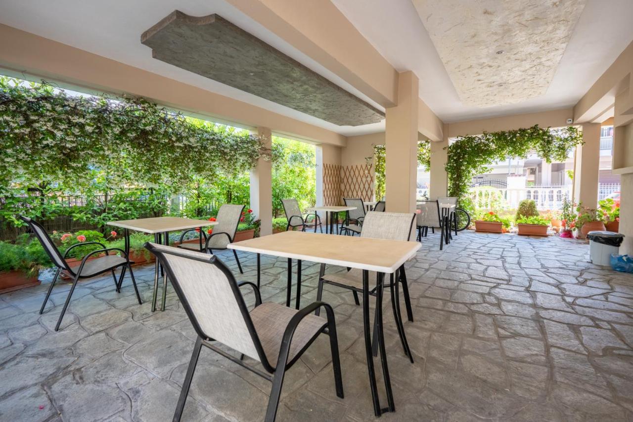 Milonas House Apartments Paralia Dionisiou Exterior foto