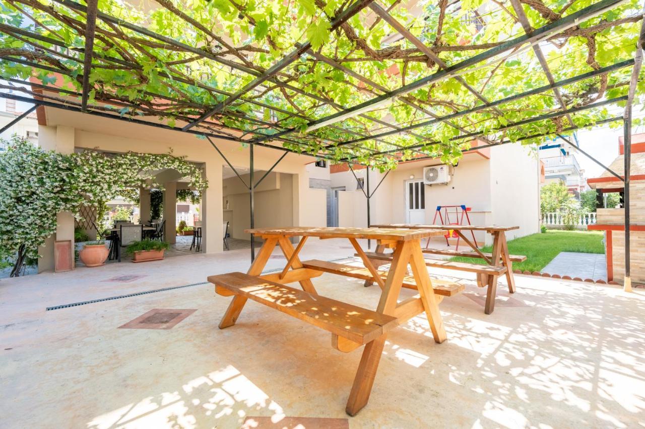 Milonas House Apartments Paralia Dionisiou Exterior foto